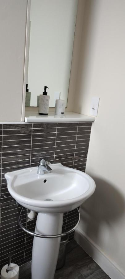 Meridian Bay Apartment Суонси Экстерьер фото